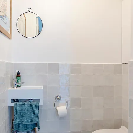 Veeve - Petit Delights Hotel 4*